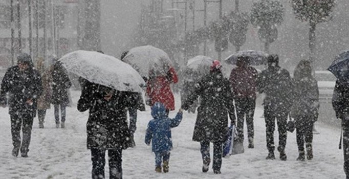 Bitlis'te eğitime 1 günlük kar engeli