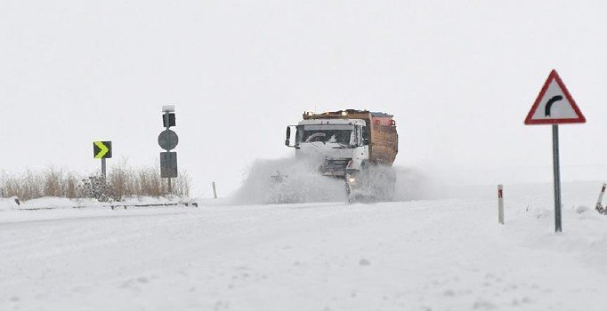 Sivas'ta 130 köy yolu ulaşıma kapandı