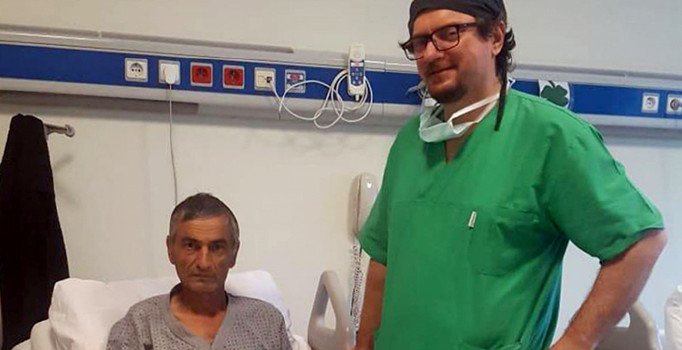 Midesinden yemek borusu yapıldı