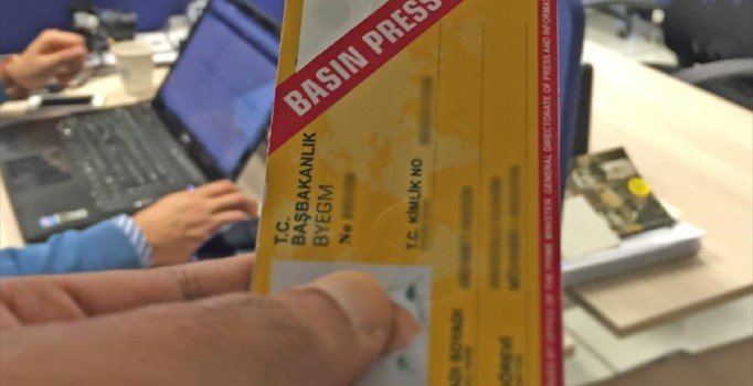 Evrensel, BirGün ve Cumhuriyet çalışanlarının basın kartları iptal edildi