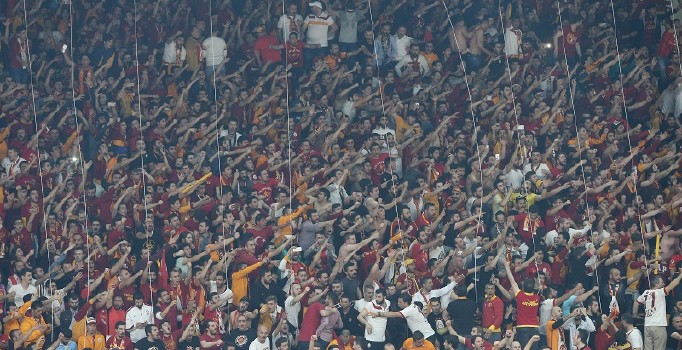 Galatasaray taraftara kulak verdi: Biletlere %50 indirim yapıldı
