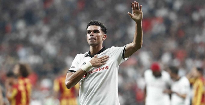 Beşiktaş'ta Pepe ile yollar ayrıldı