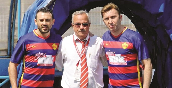 Evren var, Ahmet Dursun var ama bir hocaları yok!