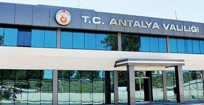 Antalya Valiliği asılsız haberi düzeltti: Yarın okullar tatil değil