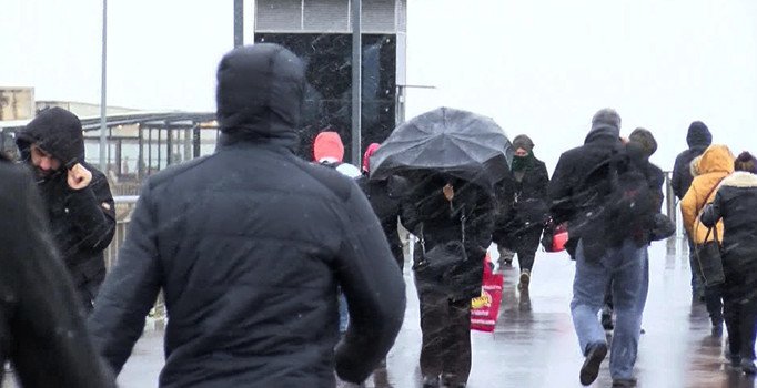 İstanbul'da beklenen kar yağışı başladı