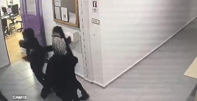 Depreme derste yakalandılar! Öğrencilerin paniği kamerada