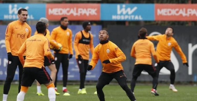Galatasaray'da Rodrigues ve Sinan Gümüş takımla çalıştı