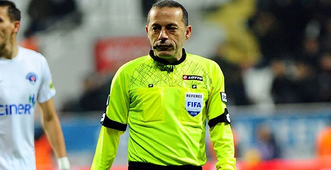 Cüneyt Çakır dün sahada bugün VAR’da