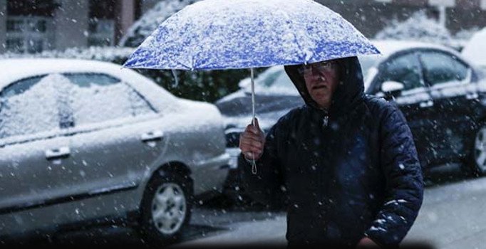 Ankara'da kar yağışı başladı