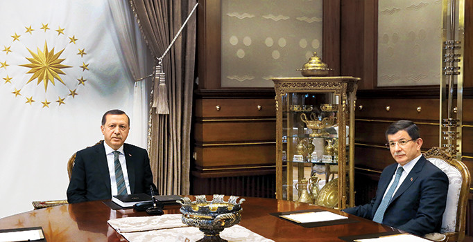 Erdoğan ile Davutoğlu arasında ilk görüş ayrılığı 2015’teki kongrede ortaya çıktı