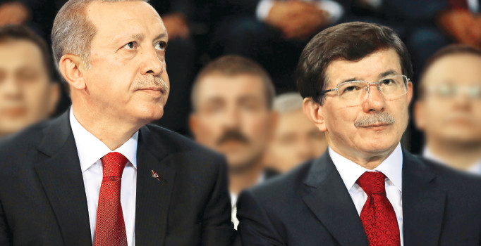 AK Parti’de son MKYK ile başlayan kriz genel başkan seçimli olağanüstü kongre kararı ile sonuçlandı