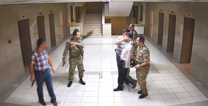 Darbeci albaydan 'direnenin kafasına sıkın' talimatı