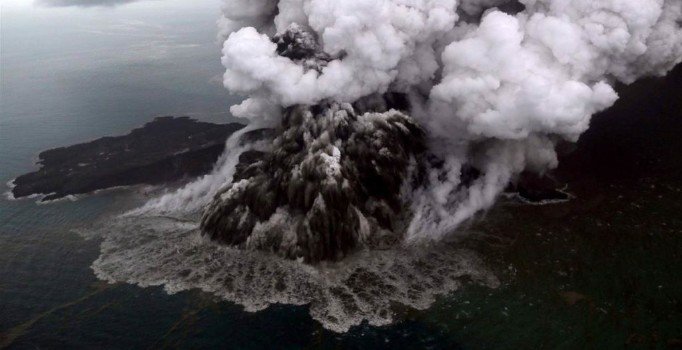 Endonezya’da patlamalar durmuyor! Yeni tsunami uyarısı yapıldı