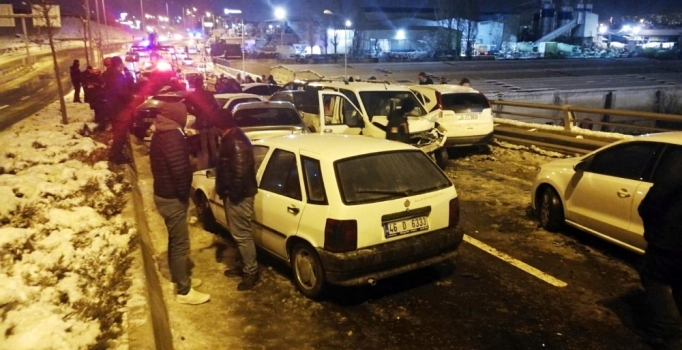 28 araç birbirine girdi