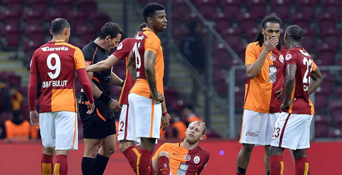 Galatasaray'da Semih Kaya Beşiktaş derbisinde oynamayacak