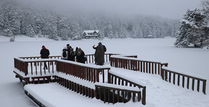 Gölcük Gölü buz tuttu