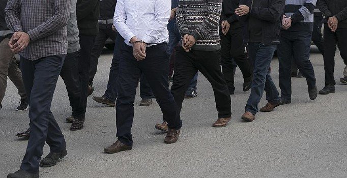 Adana'da HDP il binasına operasyon: 5 gözaltı