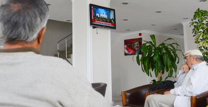 Davutoğlu'nun çekilme kararının ardından Konya'daki AK Parti İl Teşkilatı'nda sessizlik hakim