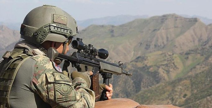 Habur'da 1'i kadın 3 PKK'lı terörist teslim oldu