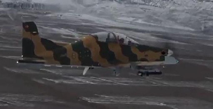 Hürkuş-C kendi koruma sistemleri ile uçuşta