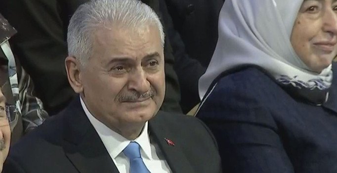 AK Parti'nin İstanbul büyükşehir adayı Yıldırım gözyaşlarını tutamadı