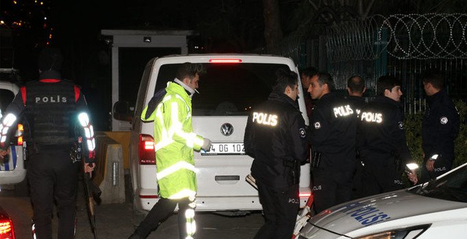 UBER sürücüsü tartıştığı müşterisini ezdi