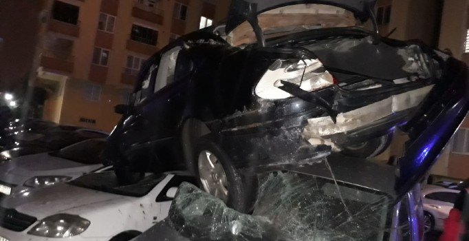 Şanlıurfa'da feci kaza: Uçurumdan araçların üzerine uçtu