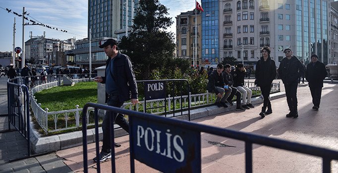 Taksim Meydanı’na çıkan yollar trafiğe kapatıldı