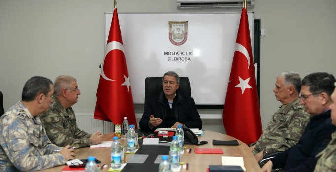Bakan Akar ve Kuvvet Komutanları'ndan Süleyman Şah Türbesi'ne ziyaret