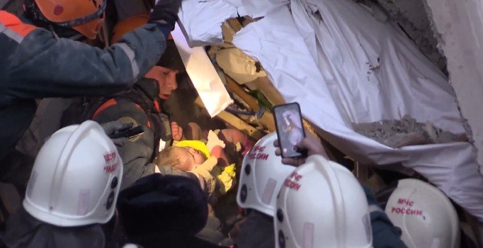 Rusya'da doğal gaz faciası! 11 aylık bebek enkazdan sağ çıkarıldı
