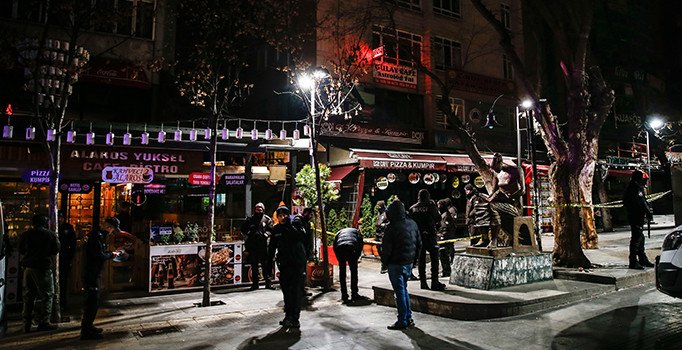 Yardım çığlığı atan kadın 4'üncü kattan düşerek can verdi