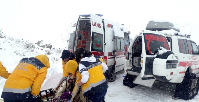 Malatya’da kar yağışı etkili oluyor... Kar tatili...