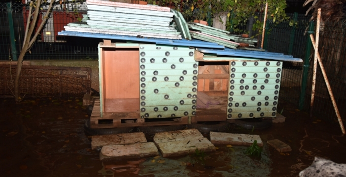 Antalya'da evleri su bastı