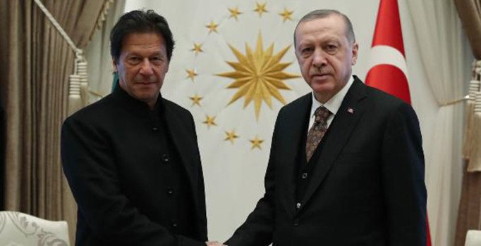 Erdoğan ile Pakistan Başbakanı Han bir araya geldi