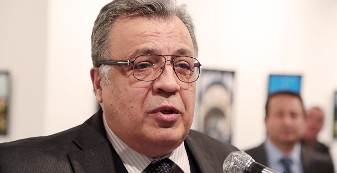 Karlov suikasti davasında iki sanığa tahliye