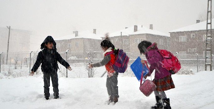 Valilik duyurdu: Ağrı'da da 
okullar tatil edildi