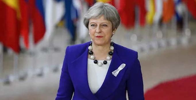 İngiliz parlamentosundan hükümete "anlaşmasız Brexit" darbesi