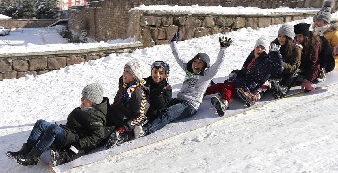 Birçok il ve ilçede okullara kar tatili