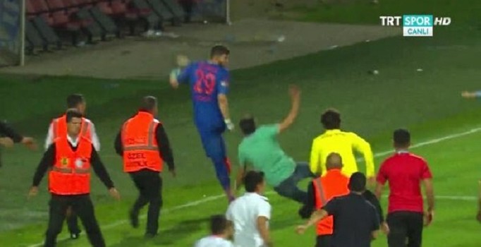 Göztepe'yi mağlup eden Alanyaspor'da taraftarlar milli kaleciyi kovaladı