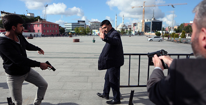 Can Dündar'a silahlı saldırıda kilit çözülüyor: Silahı temin eden ve gözcülük yapan 2 kişiye gözaltı