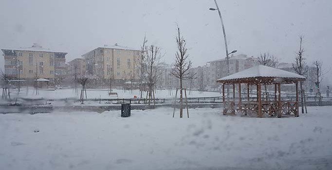 Erzurum buz tuttu: Eksi 23 derece