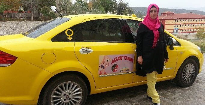 Kütahya'da 2 çocuk annesi kadın 1 yıldır taksicilik yapıyor