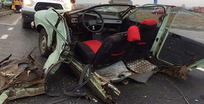 Tekirdağ'da ciple çarpışan otomobil ikiye bölündü: 1 ölü, 2 yaralı