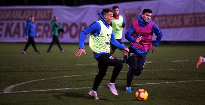 Kayserispor’un rakibi Akhisarspor