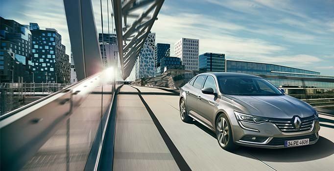 Renault liderliğini sürdürdü, ödülleri topladı