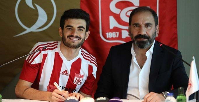 Fatih Aksoy Sivasspor ile imzaladı
