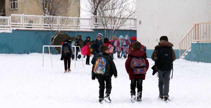 Van'da eğitime kar engeli