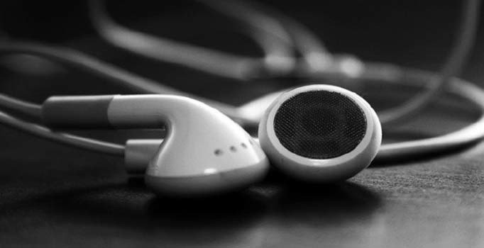 Kablolu kulaklık satışları patladı: Bluetooth'a karşı bu tepkinin sebebi ne?