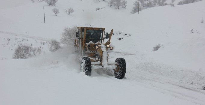 Bingöl’de 99 köy yolu açıldı, 182’inde çalışma sürüyor