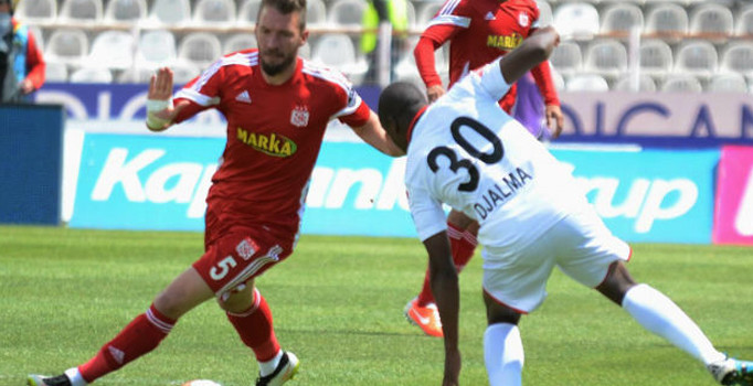 Sivasspor sahasında Gençlerbirliği'ni 2-1 yendi